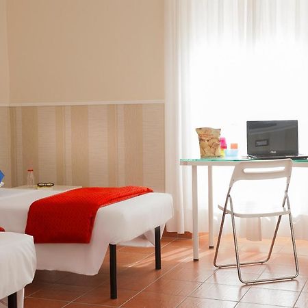 Budget Rooms Des Artistes Rom Exterior foto