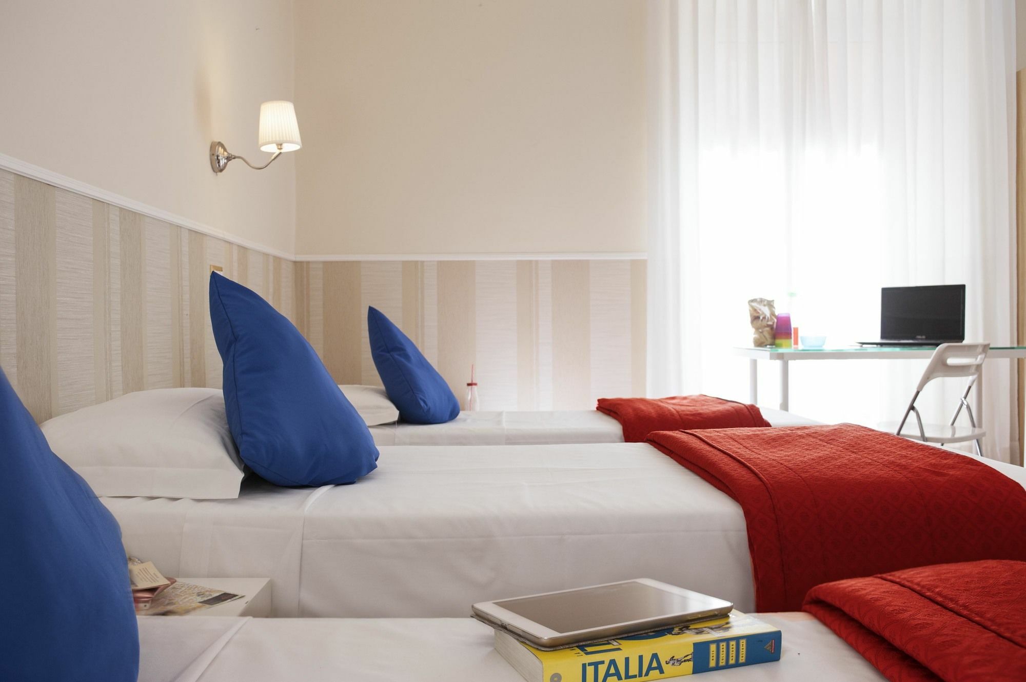 Budget Rooms Des Artistes Rom Exterior foto